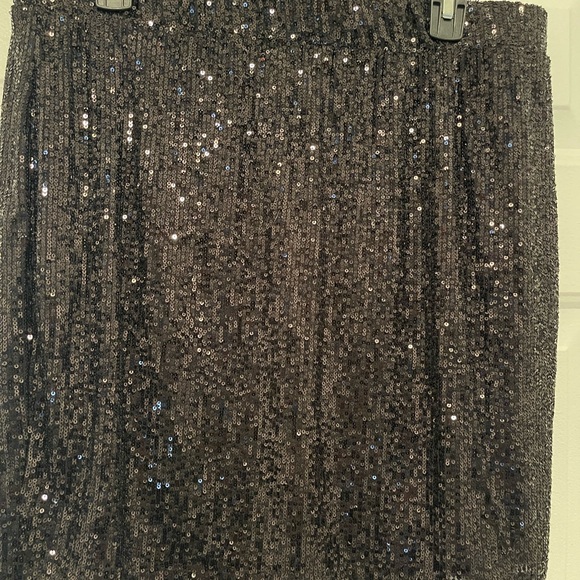 Black sequin skirt thigh length. Only worn once to model in store. - Picture 4 of 4